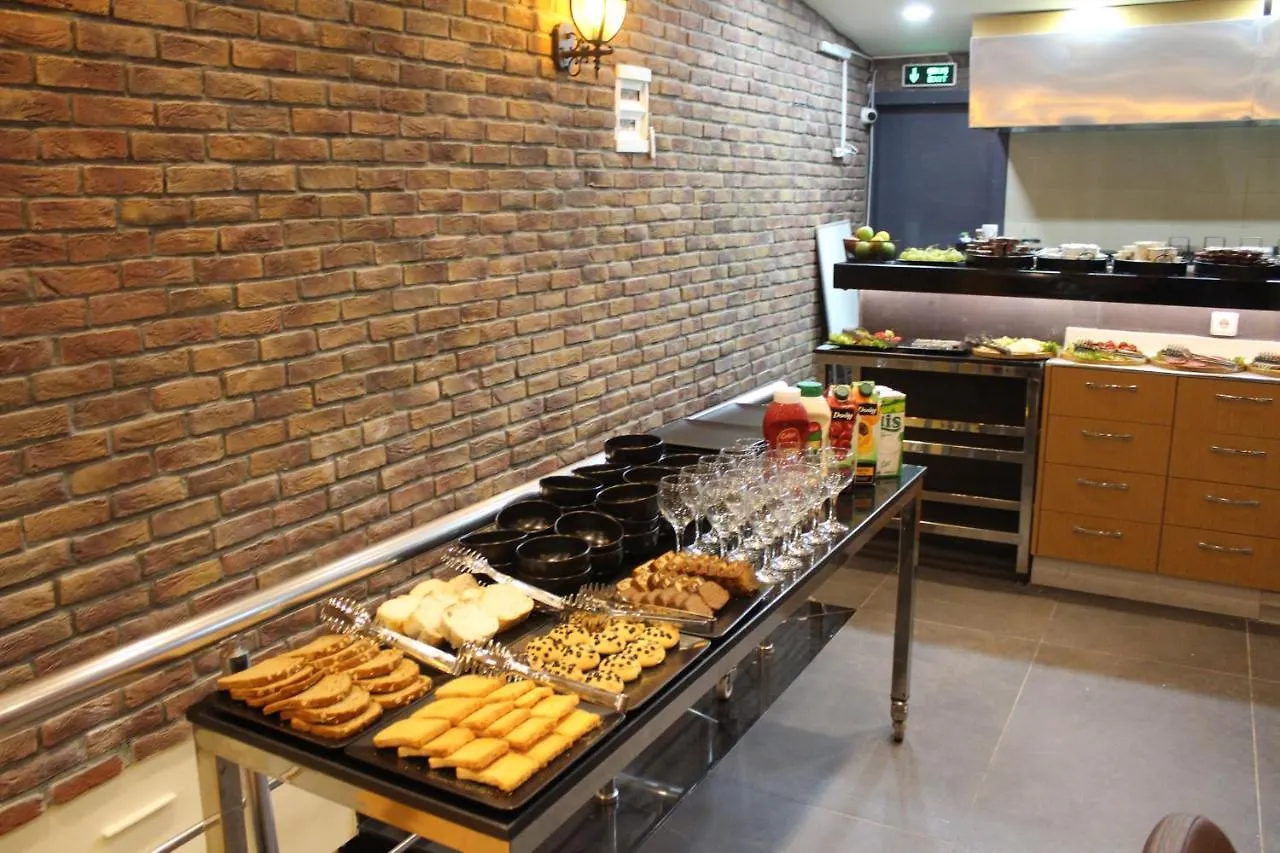 Istanbul Terrace Hotel 2*,